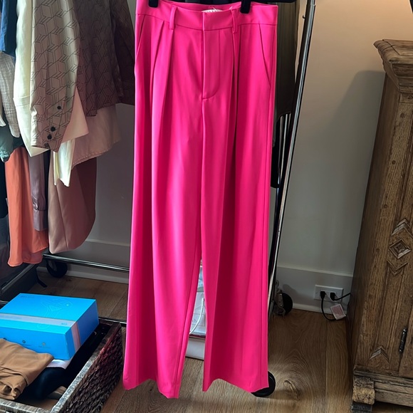 Alice + Olivia wide leg pants Sz 2 nwot never worn.Gorgeous